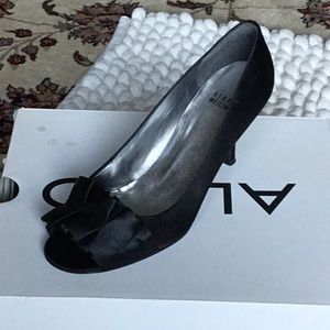 Stuart Weitzman black open toe size 8 1/2